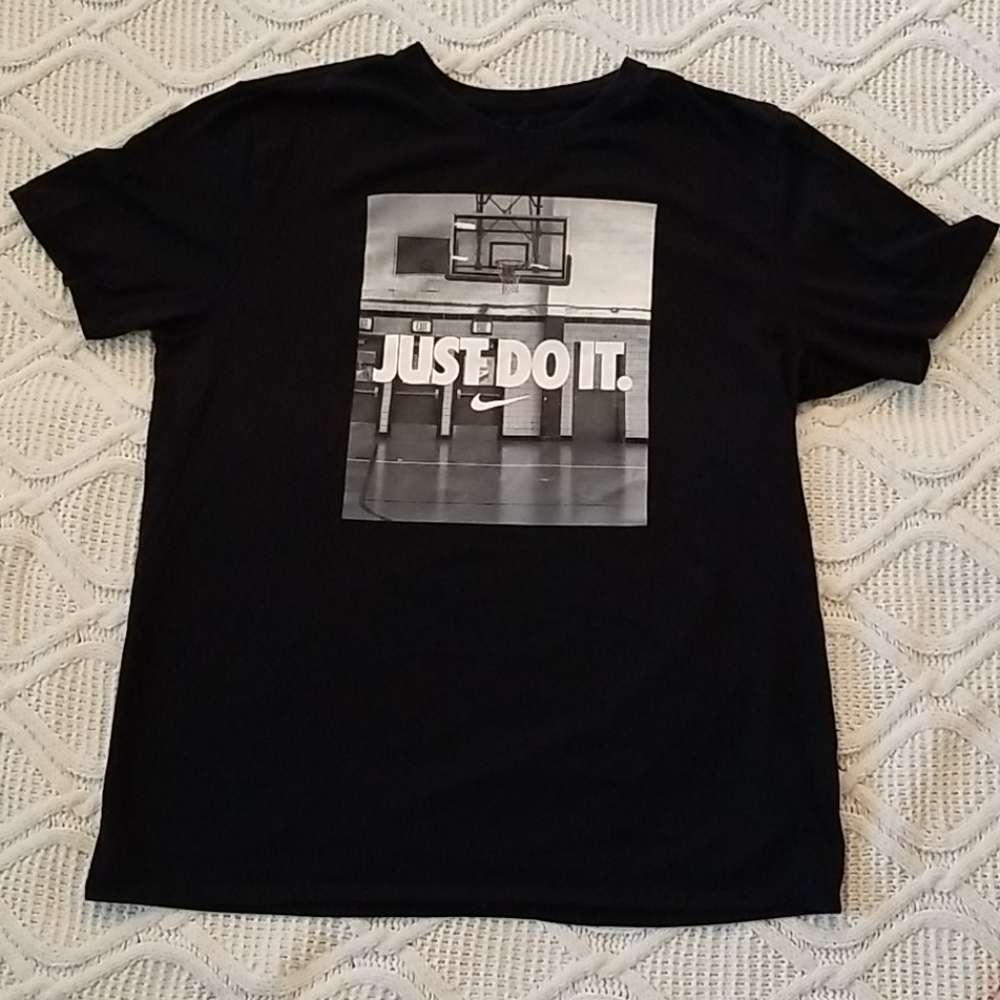 Nike Mens t shirt size XL